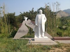 艺术碑雕|青山绿水间，傅作义将军纪念碑熠熠生辉