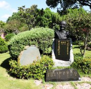 黎焕颐纪念碑：诗魂永驻，岁月铭记